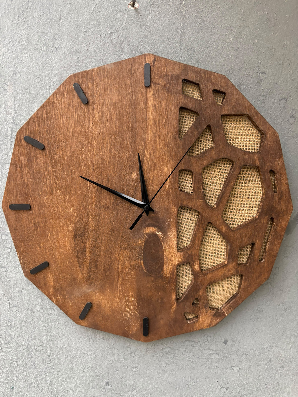 Ahşap Duvar Saati 41x41 cm | El Yapımı Doğal Ahşap Geometrik Jüt Detaylı Dekoratif Saat