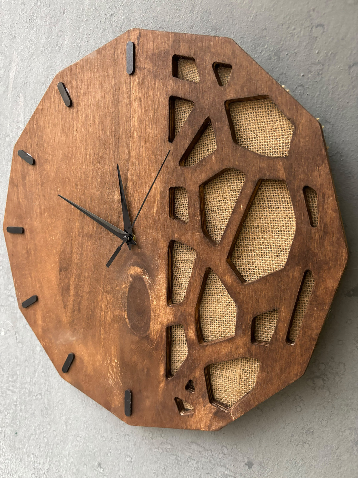 Ahşap Duvar Saati 41x41 cm | El Yapımı Doğal Ahşap Geometrik Jüt Detaylı Dekoratif Saat