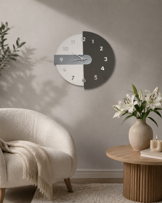 Modern İki Tonlu Duvar Saati – Sessiz Mekanizmalı Dekoratif MDF Saat 46x45 cm